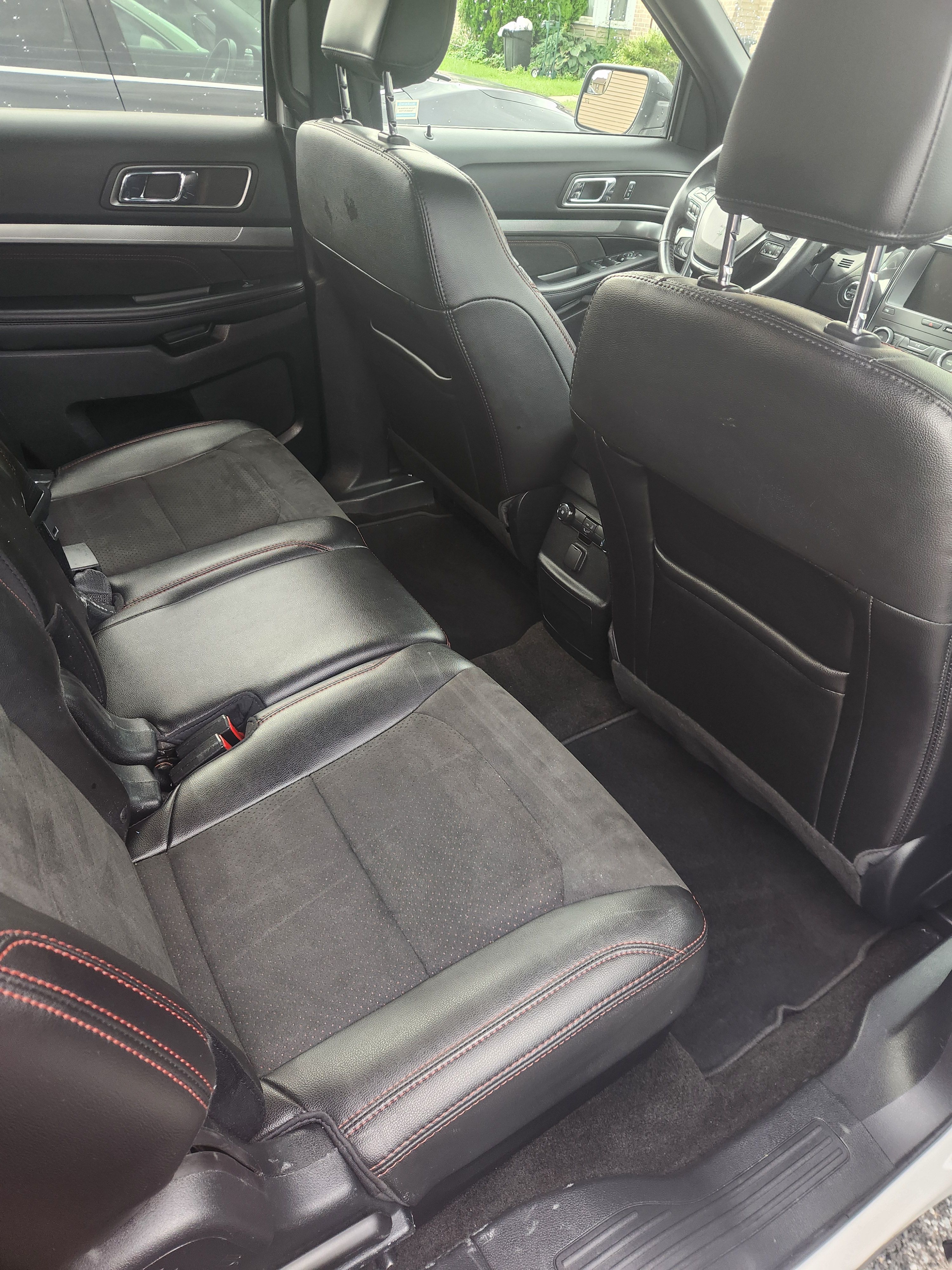 Used 2018 Ford Explorer XLT w/ Equipment Group 202A AWD/4WD image 11