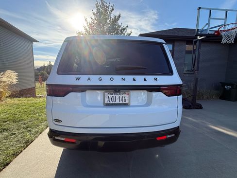 Used 2024 Jeep Wagoneer Series II w/ Convenience Group I image 11