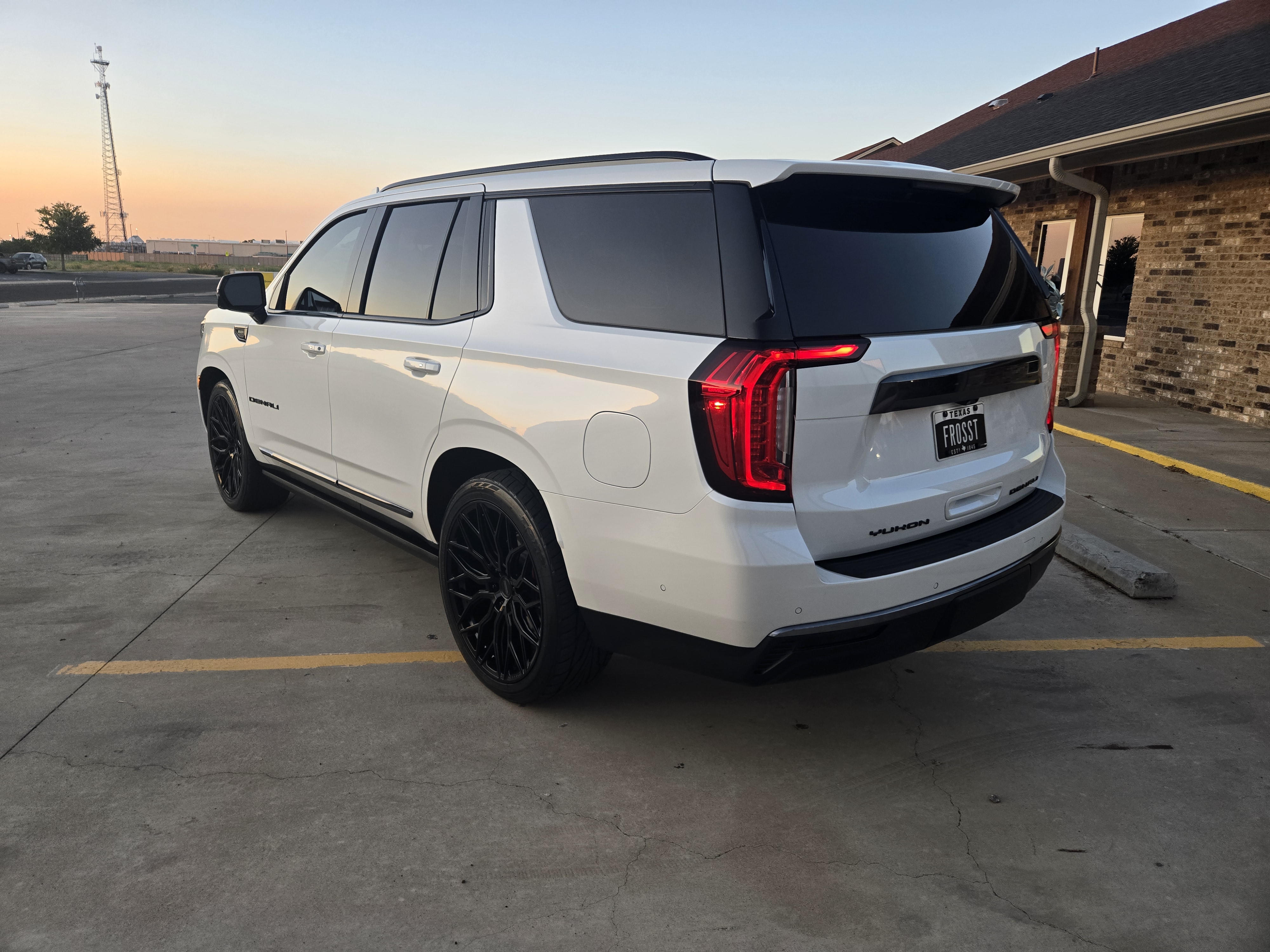 Used 2024 GMC Yukon Denali Ultimate AWD/4WD image 5