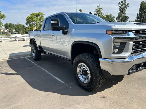 Used 2021 Chevrolet Silverado 2500 LT w/ Fleet Comfort Package AWD/4WD image 4