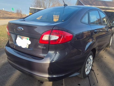 Used 2013 Ford Fiesta SE image 16