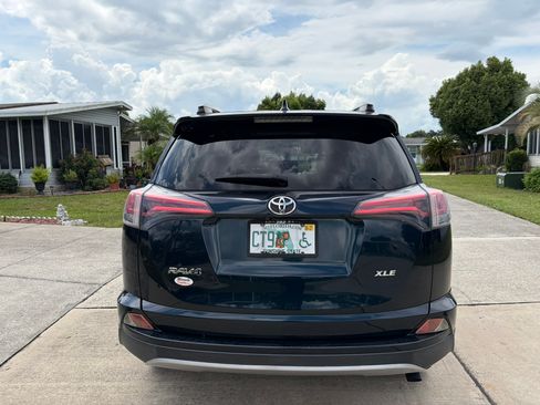 Used 2018 Toyota RAV4 XLE FWD image 5