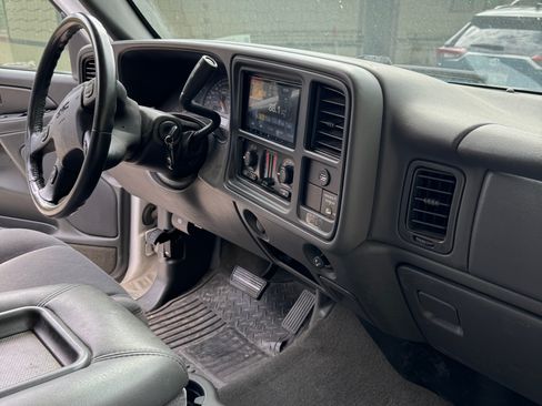 Used 2004 GMC Sierra 2500 SLE RWD image 19