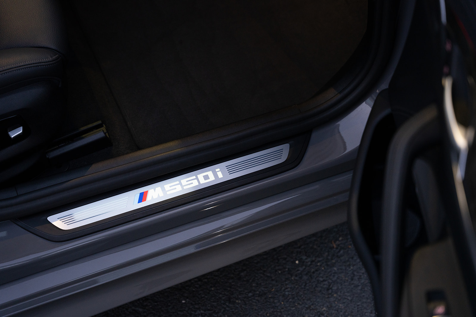 Used 2022 BMW M550i xDrive w/ Dynamic Handling Package AWD/4WD image 2