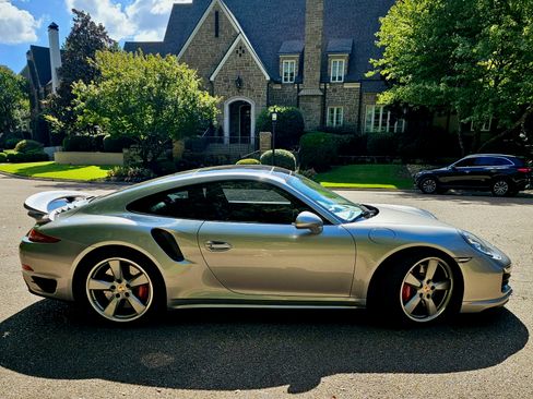 Used 2015 Porsche 911 4 Coupe image 2