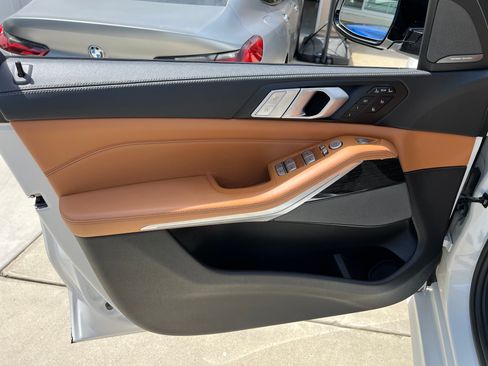 Used 2019 BMW X7 xDrive50i w/ M Sport Package image 9