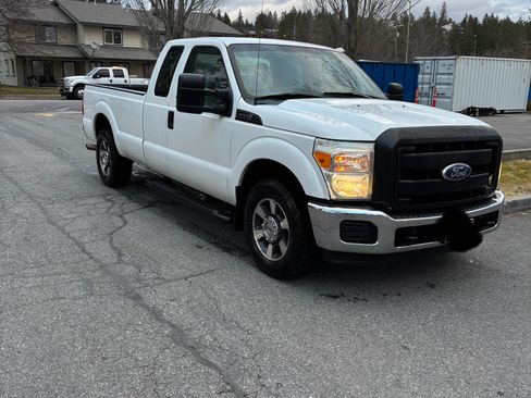 Used 2011 Ford F250 XL w/ XL Value Pkg image 2