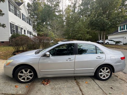 Used 2004 Honda Accord EX image 2