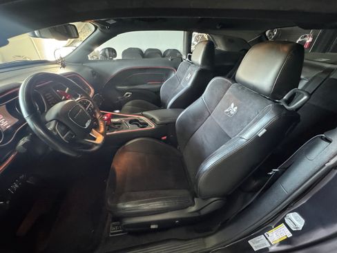 Used 2018 Dodge Challenger R/T Scat Pack w/ Leather Interior Group RWD image 11