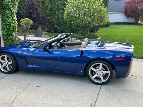 Used 2006 Chevrolet Corvette Convertible w/ Preferred Equipment Group RWD image 4