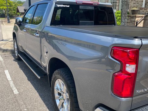 Used 2021 Chevrolet Silverado 1500 LTZ AWD/4WD image 6
