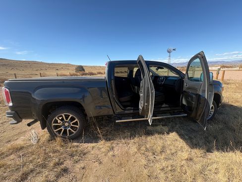 Used 2017 GMC Canyon Denali image 14