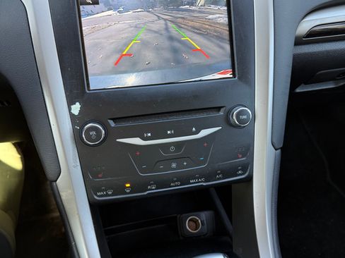 Used 2015 Ford Fusion SE w/ Equipment Group 202A image 4