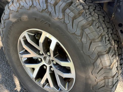 Used 2017 Ford F150 Raptor w/ Equipment Group 802A Luxury image 19