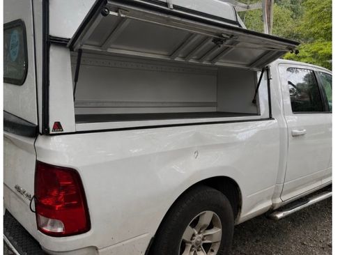 Used 2020 RAM 1500 Classic SLT AWD/4WD image 5