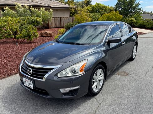 Used 2013 Nissan Altima 2.5 SV image 1