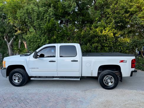 Used 2009 Chevrolet Silverado 2500 LT w/ Exterior Plus Package image 1