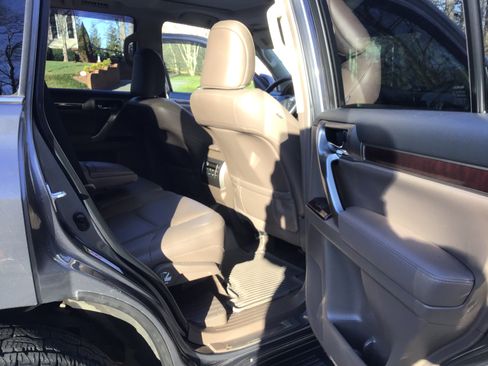 Used 2016 Lexus GX 460 image 11