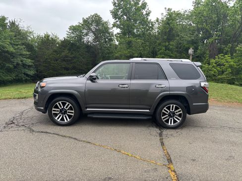 Used 2018 Toyota 4Runner Limited AWD/4WD image 17