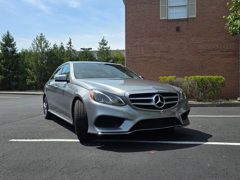 Used 2014 Mercedes-Benz E 350 4MATIC Sedan image 6