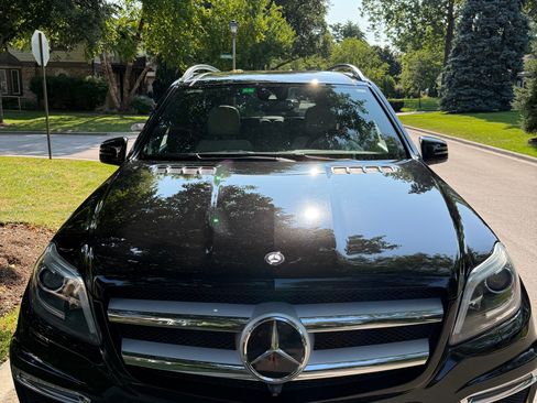 Used 2015 Mercedes-Benz GL 550 4MATIC image 2