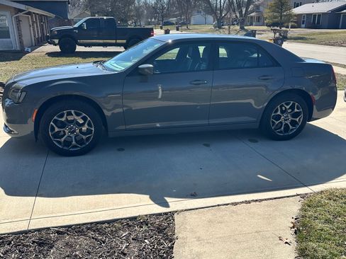 Used 2018 Chrysler 300 S image 2