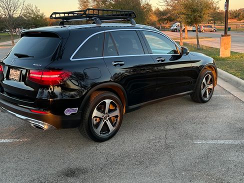 Used 2019 Mercedes-Benz GLC 350e 4MATIC image 2