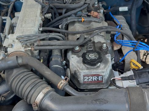 Used 1994 Toyota Pickup DX image 4