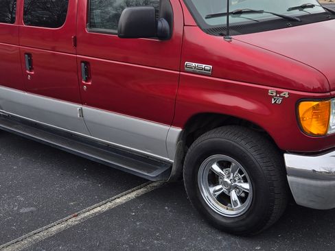 Used 2000 Ford E-150 and Econoline 150 Wagon image 1