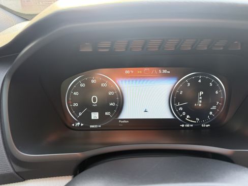 Used 2017 Volvo XC90 T5 R-Design w/ Vision Package FWD image 16