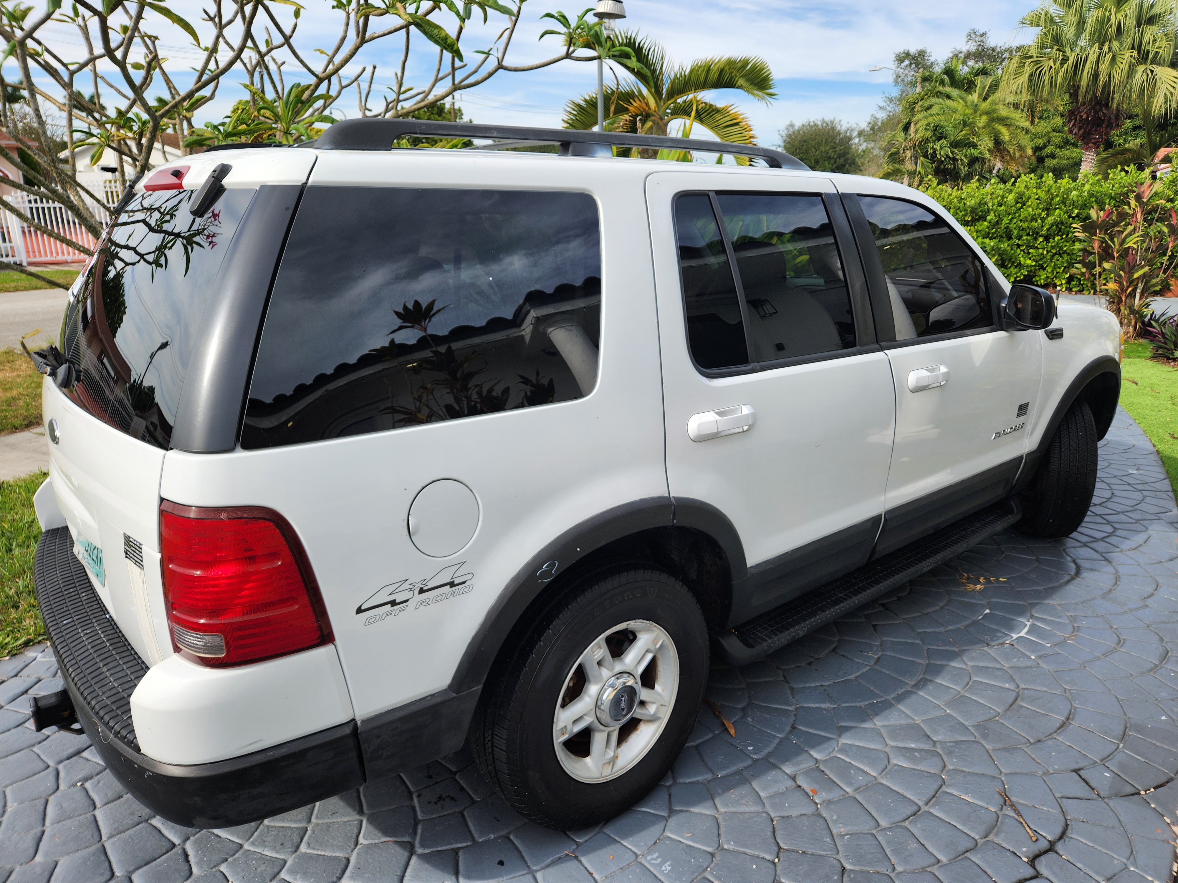 Used 2002 Ford Explorer XLT AWD/4WD image 2