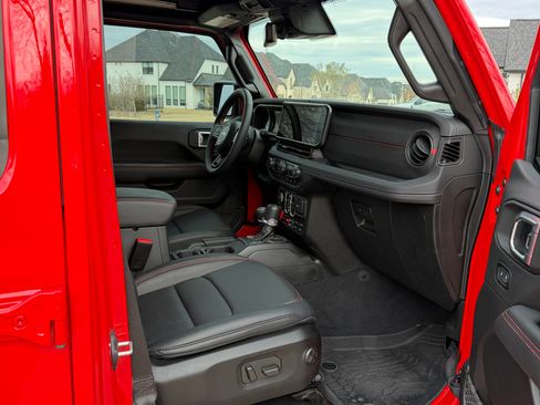 Used 2024 Jeep Wrangler Unlimited Rubicon image 10