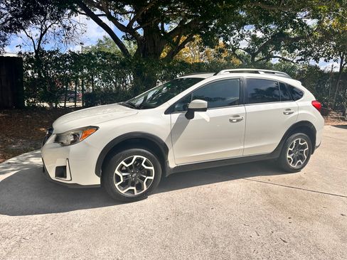 Used 2017 Subaru Crosstrek 2.0i Premium image 1