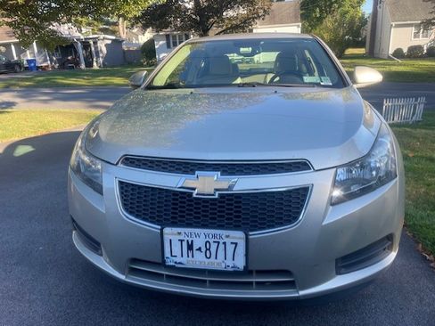 Used 2014 Chevrolet Cruze Diesel w/ Enhanced Safety Package image 2