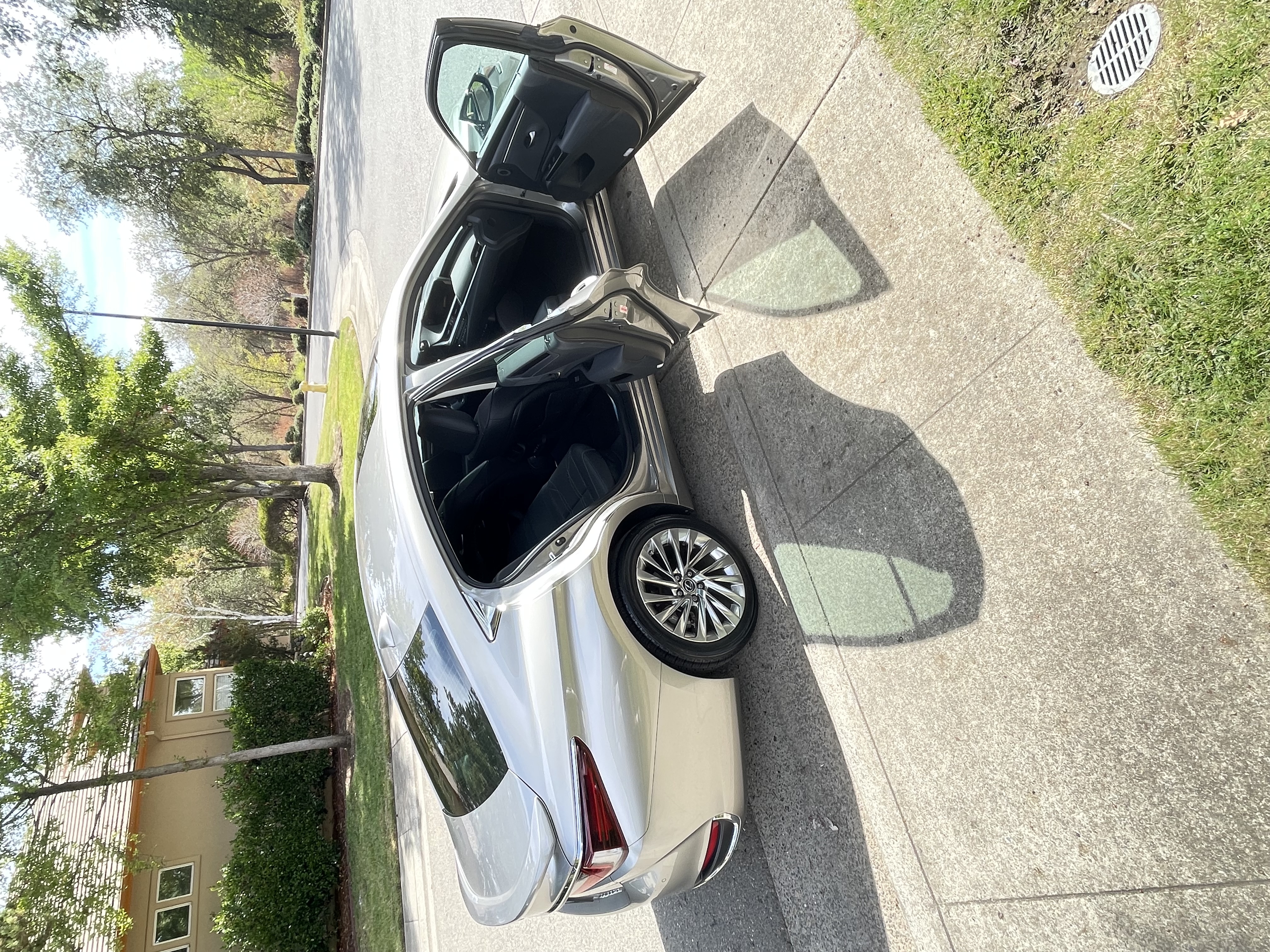 Used 2020 Lexus ES 300h w/ Accessory Package 2 FWD image 10