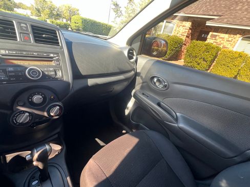 Used 2013 Nissan Versa SV w/ Convenience Pkg image 13