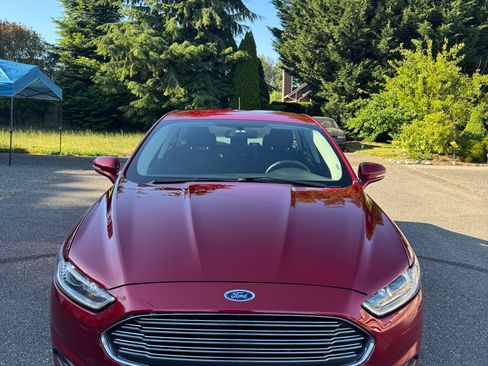 Used 2016 Ford Fusion SE FWD image 1