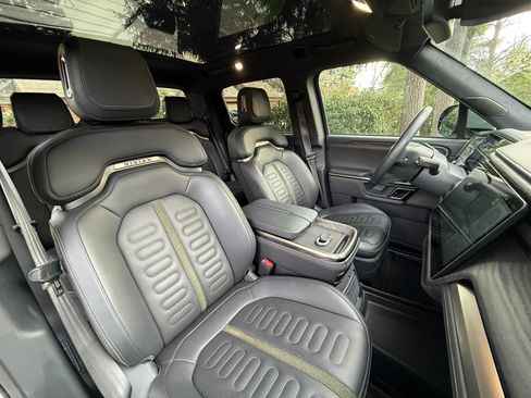 Used 2022 Rivian R1T Adventure image 17