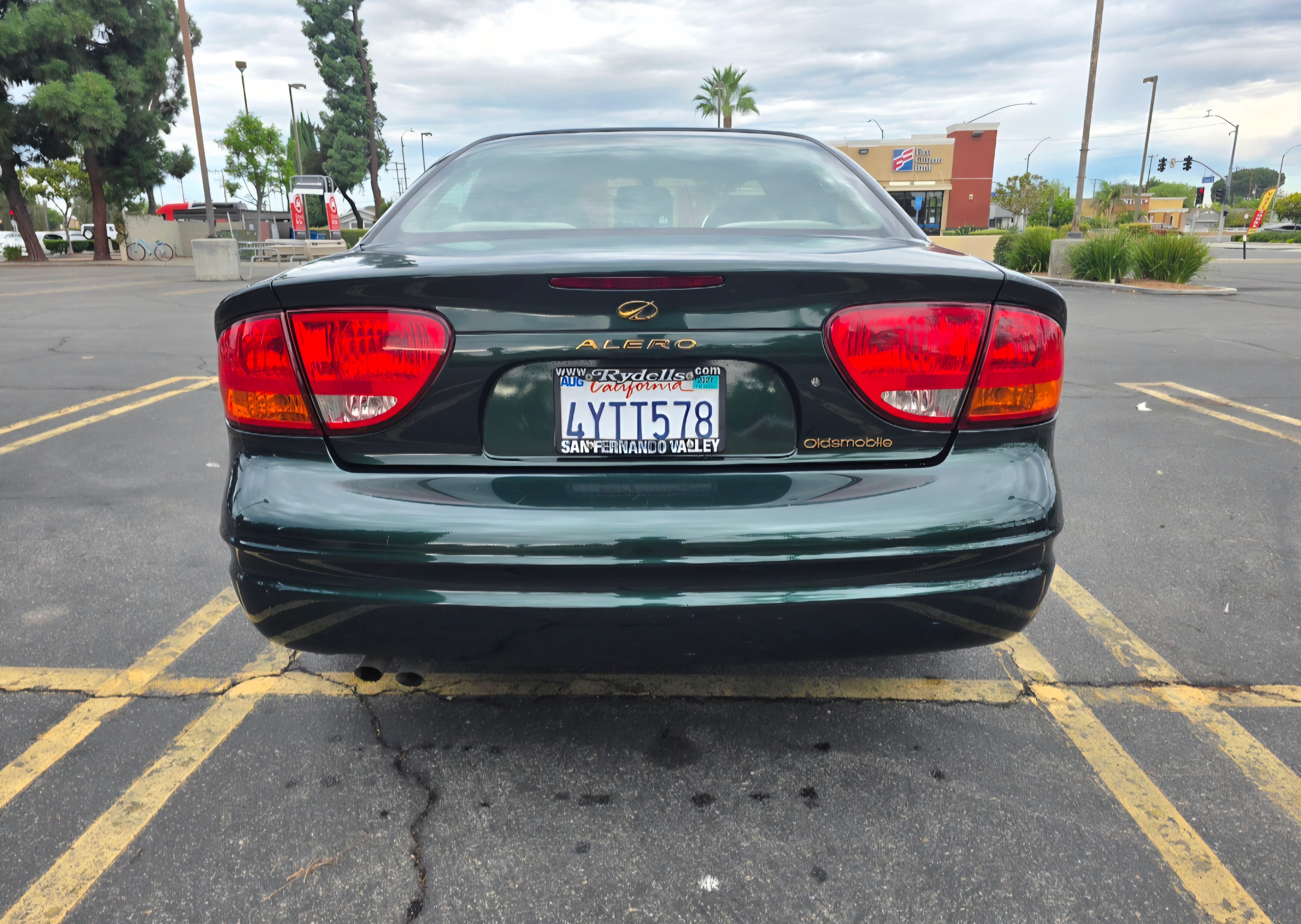 Used 2002 Oldsmobile Alero GL w/ Gold Pkg FWD image 5