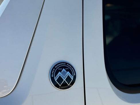 Used 2013 Chevrolet Avalanche LTZ image 15