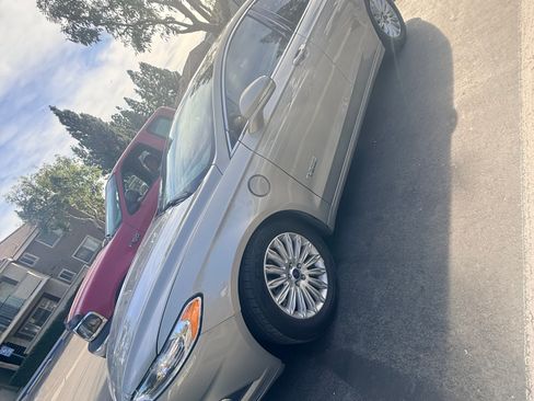 Used 2015 Ford Fusion Energi SE image 1