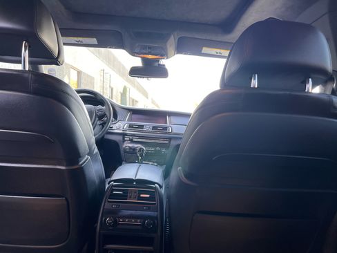 Used 2019 Cadillac Escalade Premium Luxury image 13