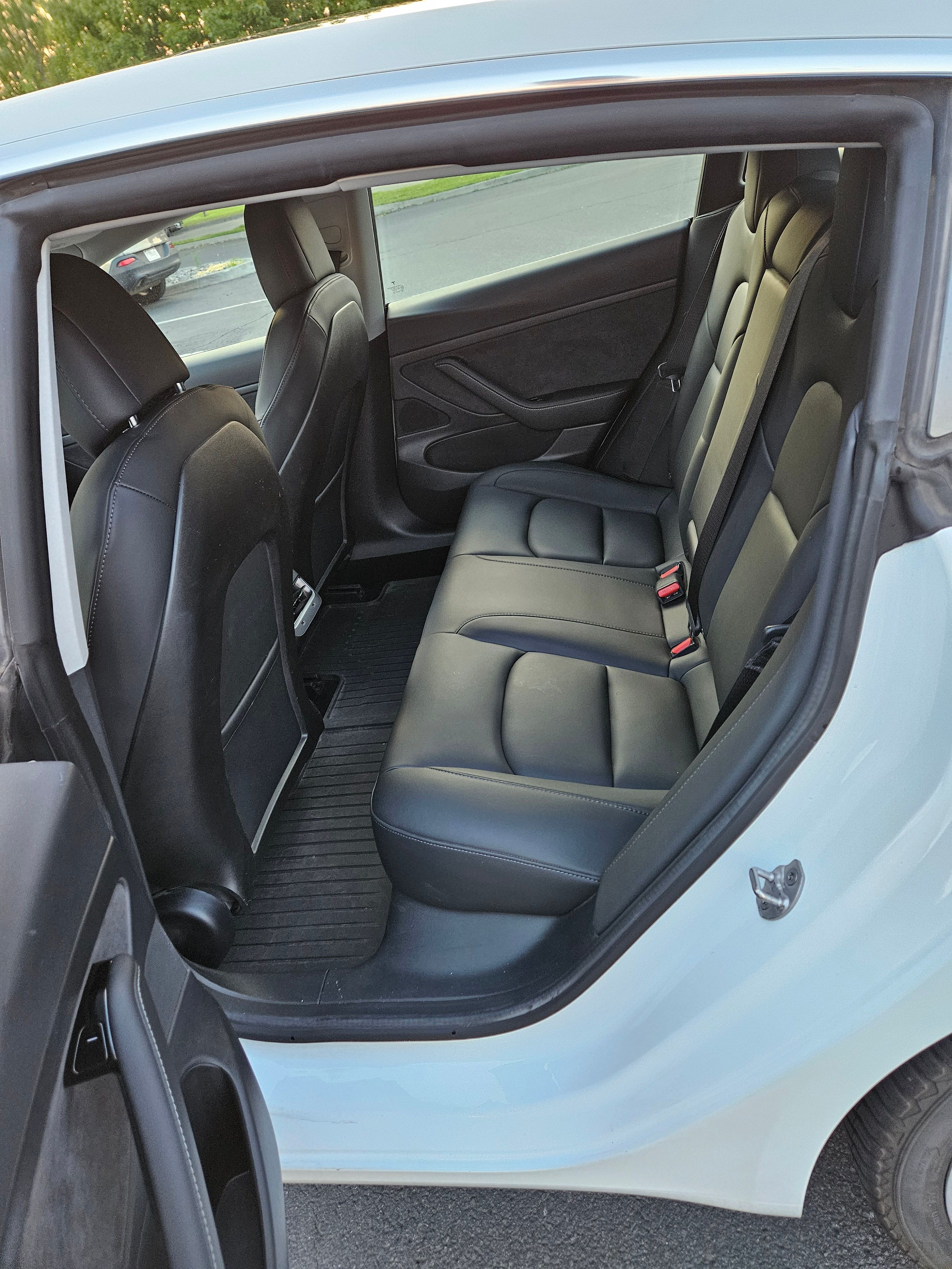 Used 2020 Tesla Model 3 Standard Range Plus RWD image 10