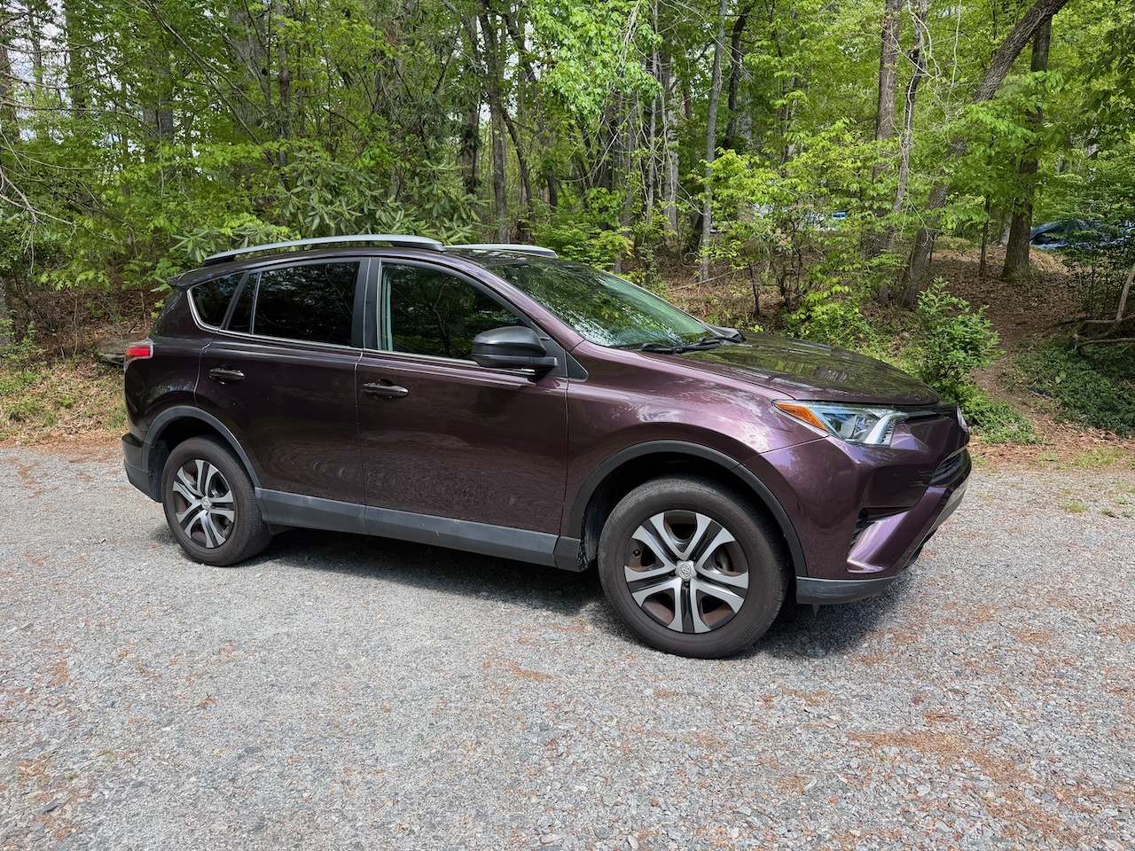 Used 2017 Toyota RAV4 LE FWD image 2