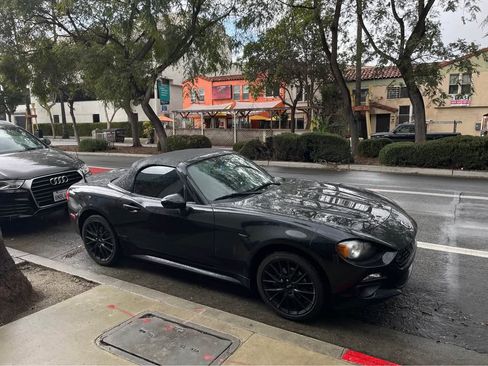 Used 2018 FIAT 124 Spider Classica w/ Technology & Siriusxm Group image 1