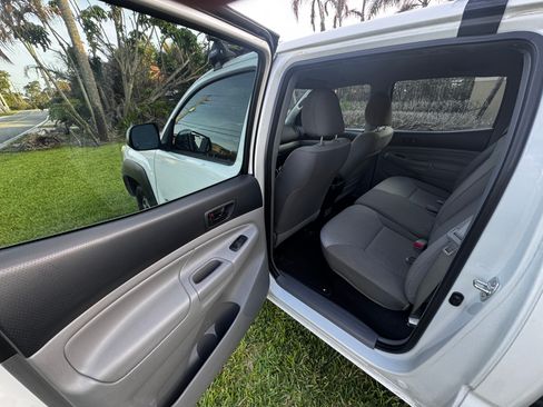 Used 2014 Toyota Tacoma 2WD Double Cab image 14