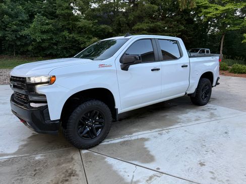 Used 2021 Chevrolet Silverado 1500 LT Trail Boss w/ Convenience Package II AWD/4WD image 1