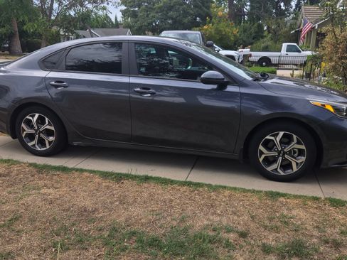 Used 2020 Kia Forte LXS FWD image 1