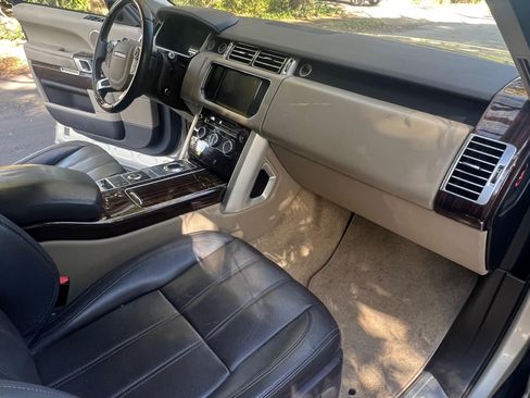 Used 2014 Land Rover Range Rover HSE image 9