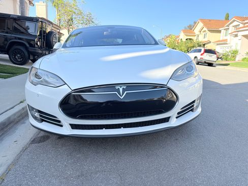 Used 2013 Tesla Model S Performance RWD image 4